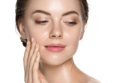 Базовая система ухода включает в себя пять этапов: очищение, тонизирование, увлажнение, питание и регенерация, с которыми эффективно справляются средства из серии Physio Radiance от QNET.