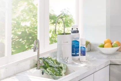 Так называемая Pi-вода активирует клеточный рост, восстанавливает клетки, защищает организм от токсинов, активизирует регенерацию клеток и метаболизм, а также обладает антиоксидантными свойствами. Такая вода насыщает тело не только влагой, но и здоровьем.