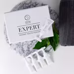 восстанавливающий крем для глаз Physio Radiance от QNET имеет в своем составе витамины, обновляющие клетки и уменьшающие выработку кожного сала, пептиды, повышающие уровень spf-защиты, и даже цинк, обладающий антибактериальными свойствами