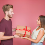 chto podarit den vlublennyh