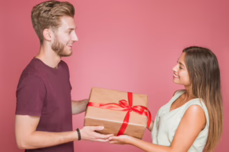 chto podarit den vlublennyh