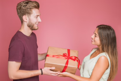 chto podarit den vlublennyh