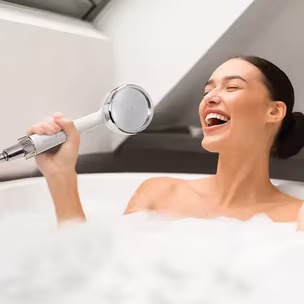 hp rayn lady singing in bathtub 1 677feadca2042